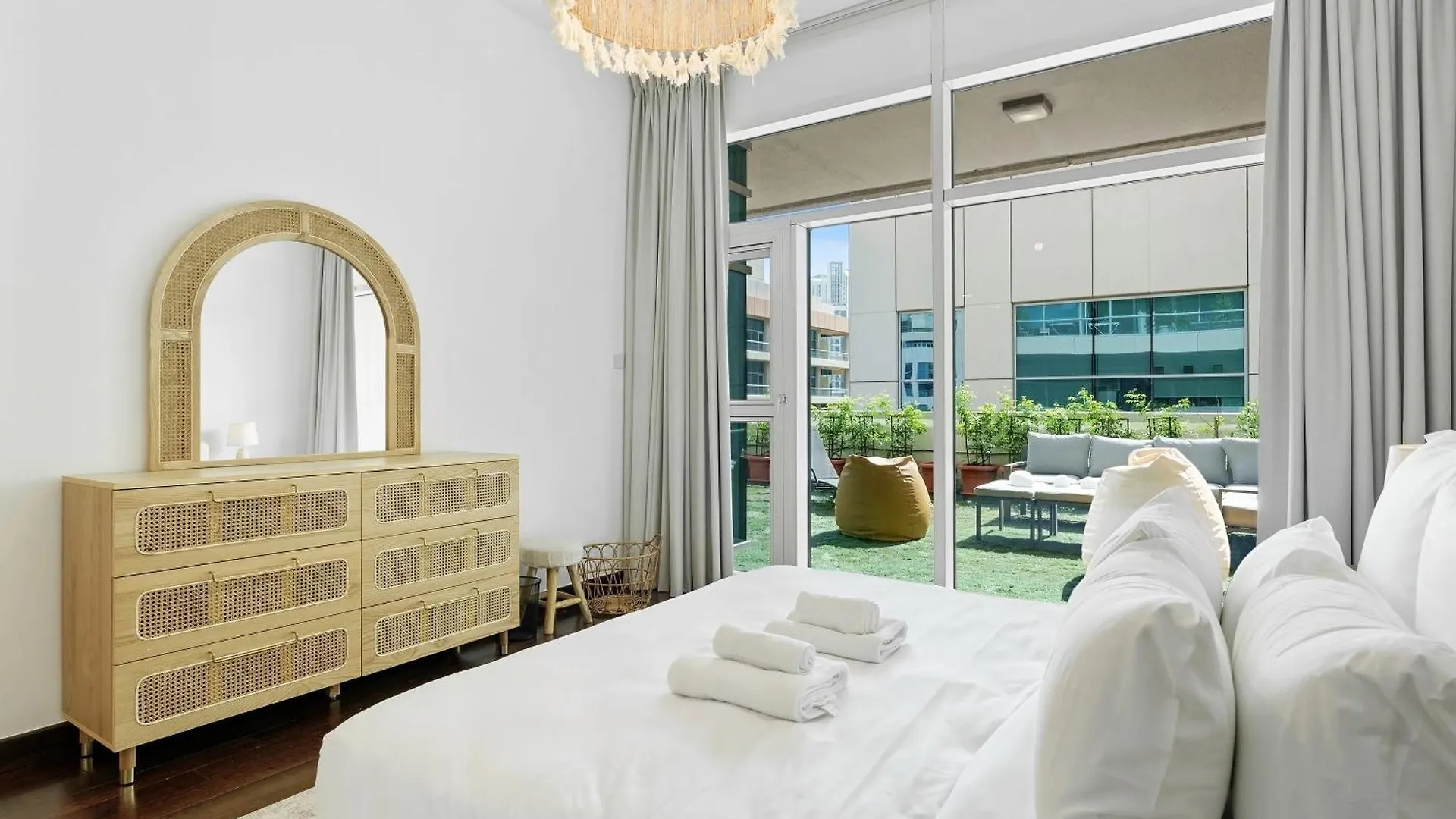 Dayf-Ali City'S Heart Chic 1 Bedroom Huge Terrace And Great Access Dubai Apartment